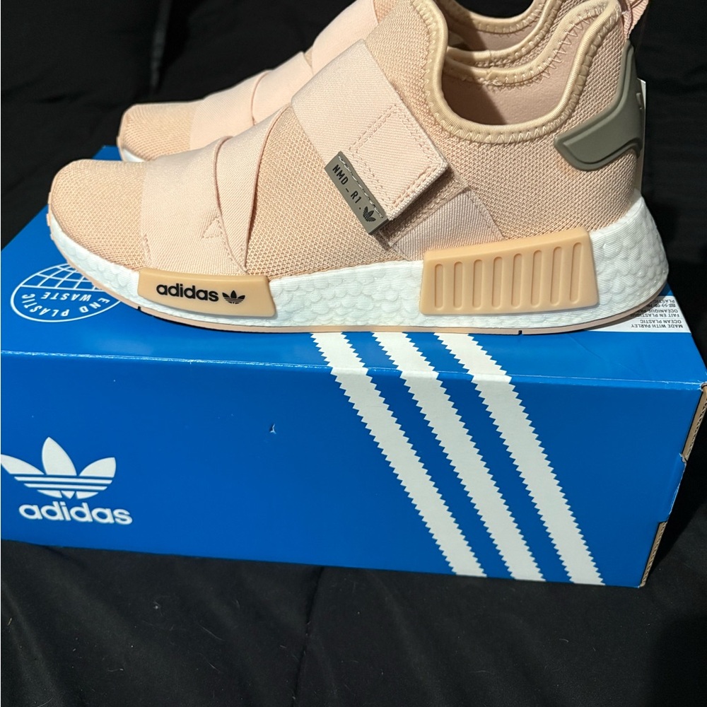 Adidas Women's Peach Sneakers